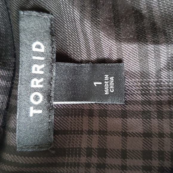 Torrid Button Down Shirt Kimono 1X Black Gray Plaid Long Sleeve Pockets Layering - Picture 14 of 16